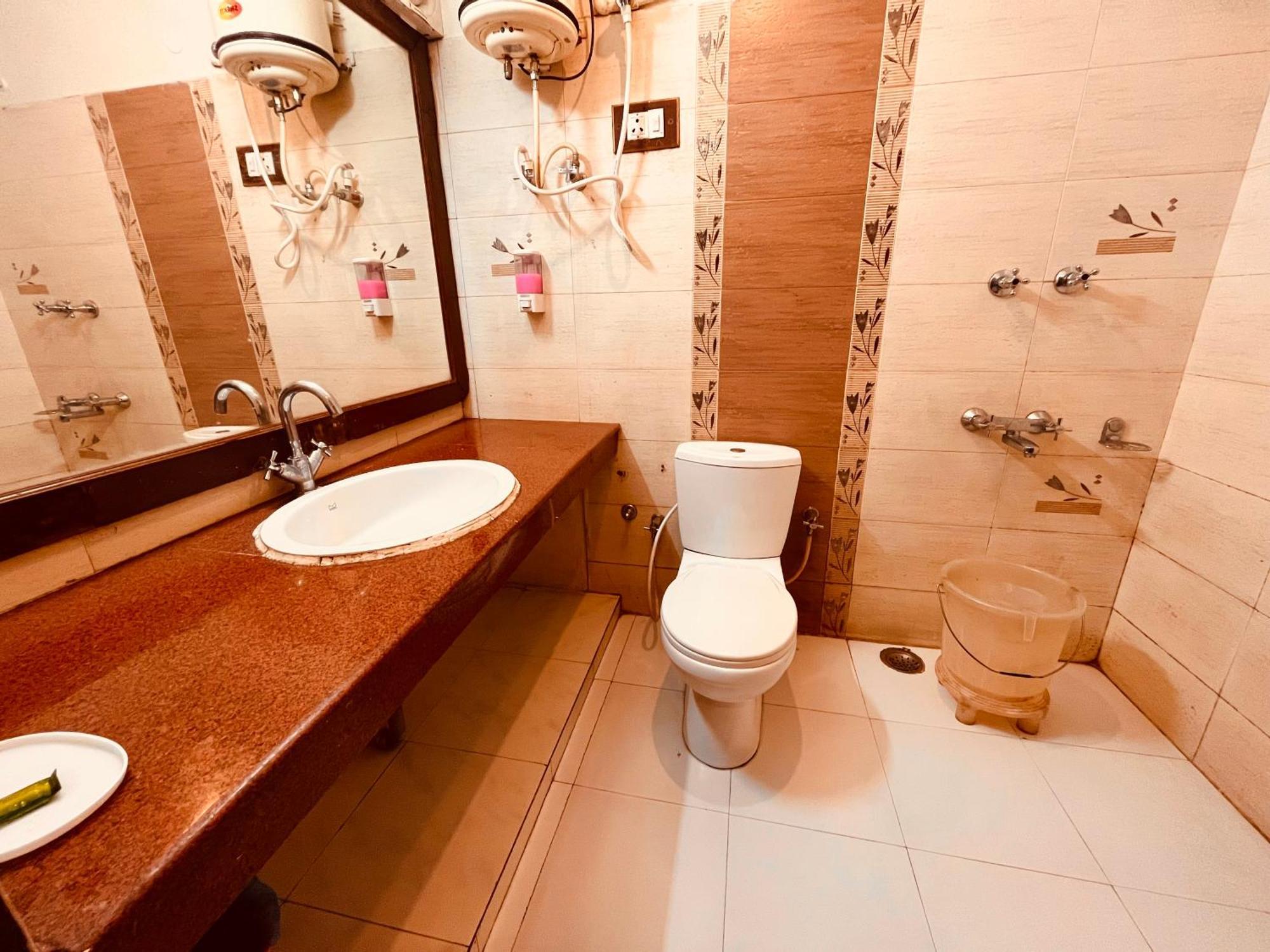 Hotel The North Wind In City Center, Manali Екстериор снимка