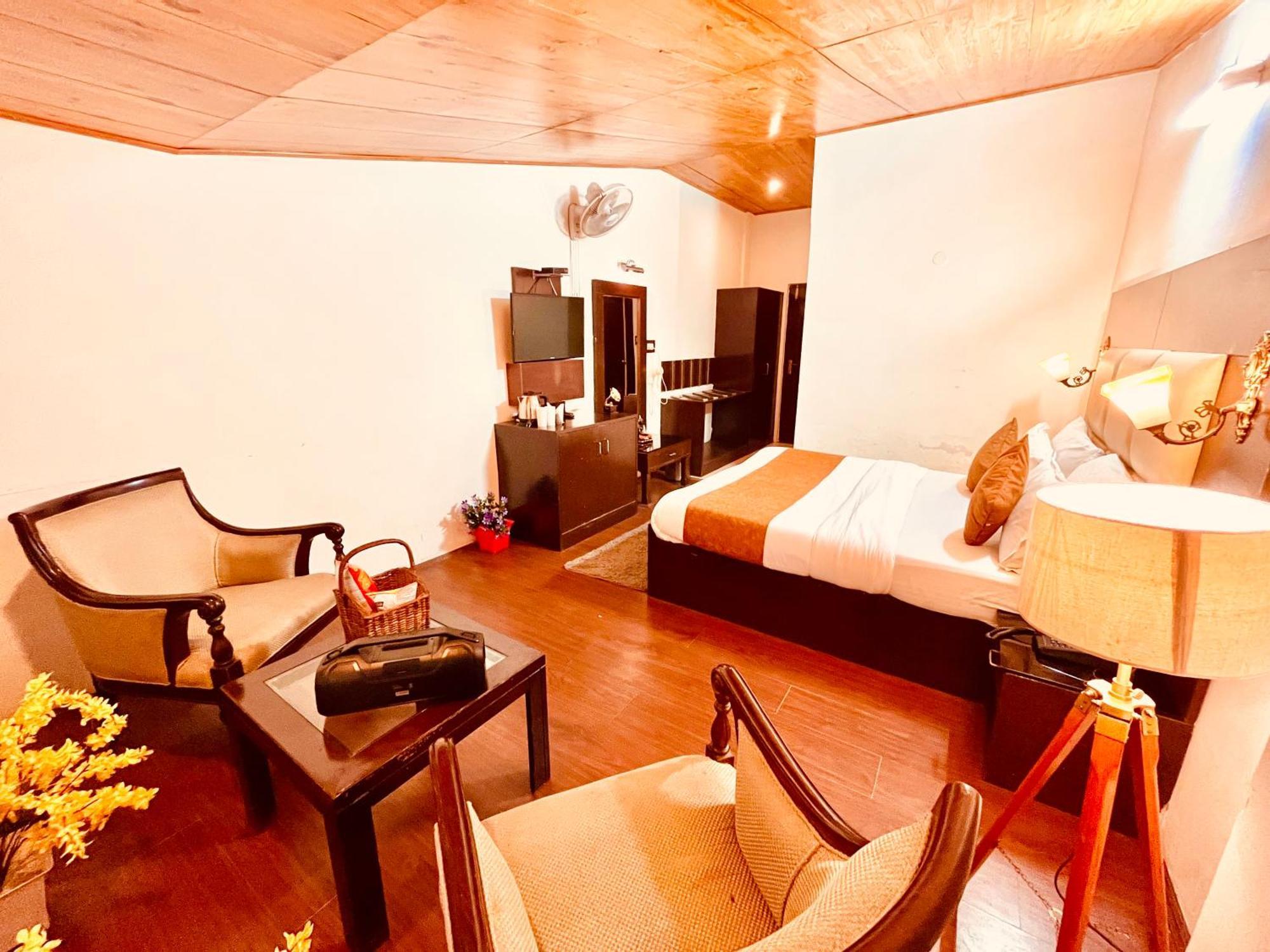 Hotel The North Wind In City Center, Manali Екстериор снимка