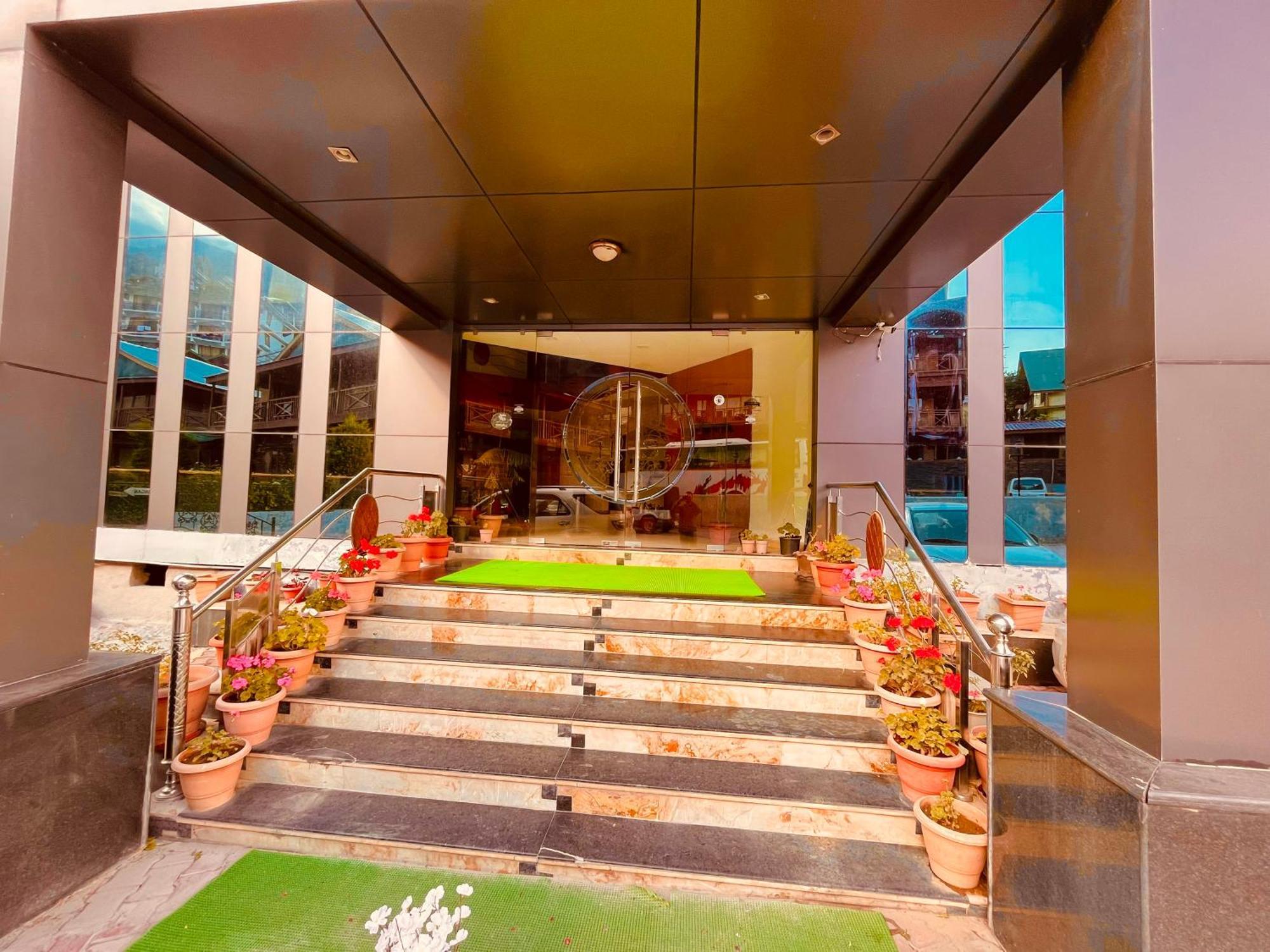 Hotel The North Wind In City Center, Manali Екстериор снимка