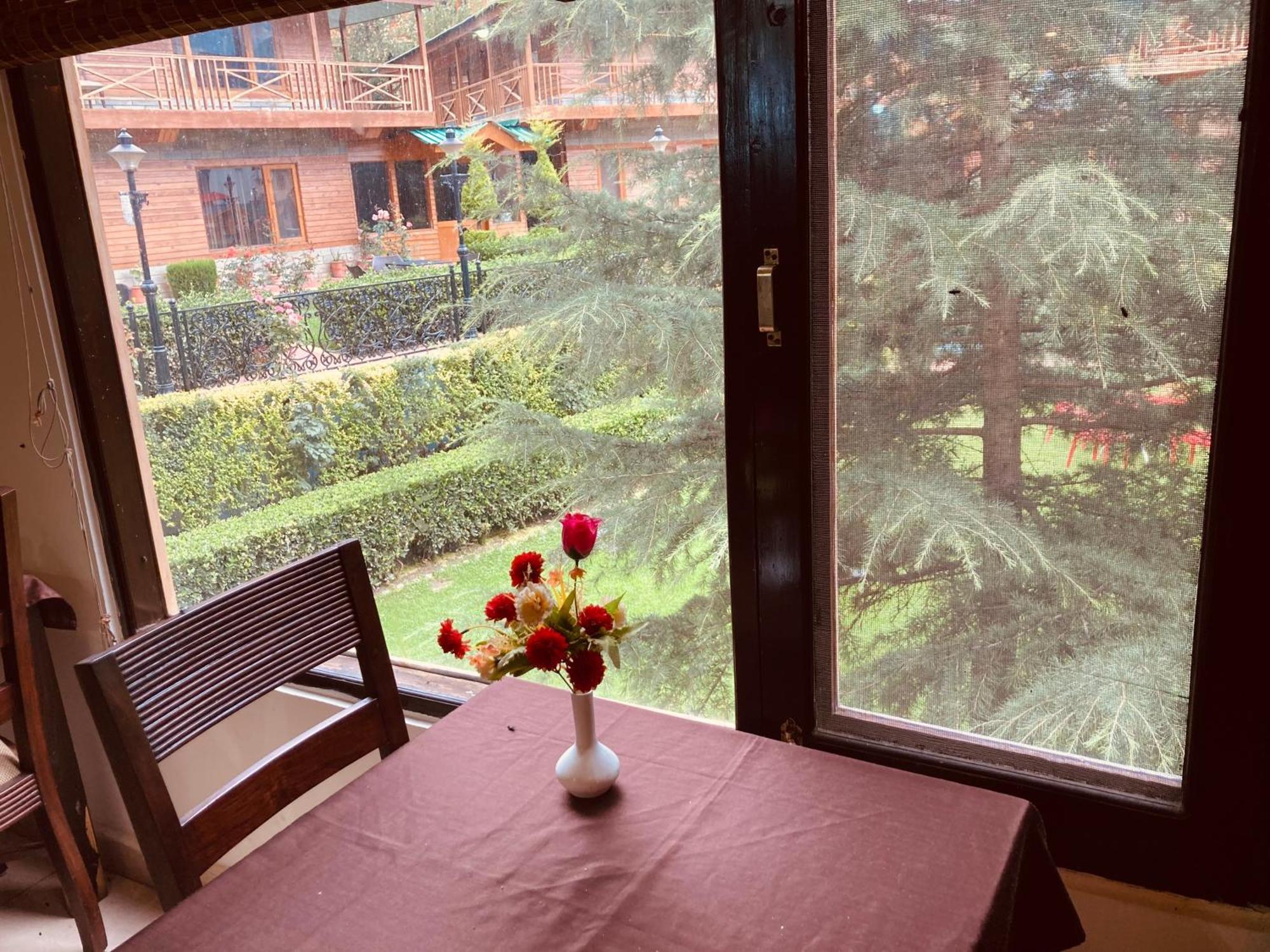 Hotel The North Wind In City Center, Manali Екстериор снимка